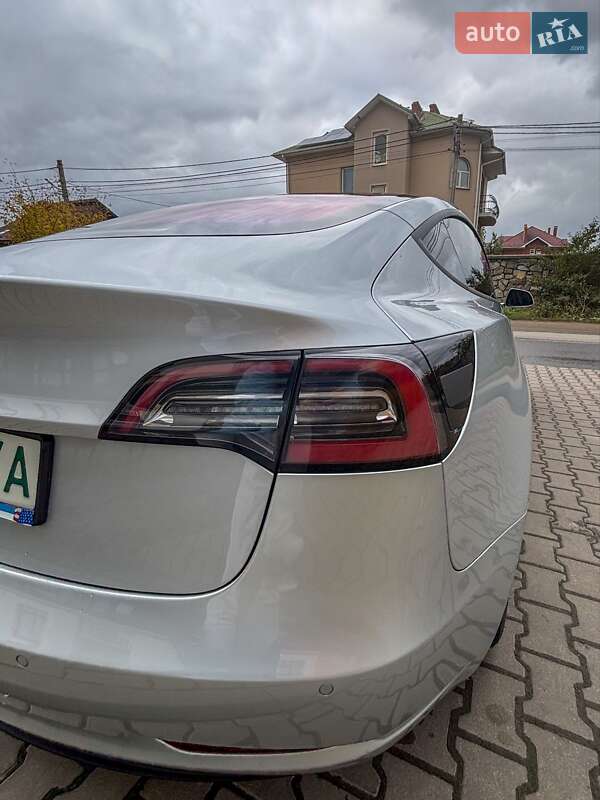 Седан Tesla Model 3 2017 в Ивано-Франковске