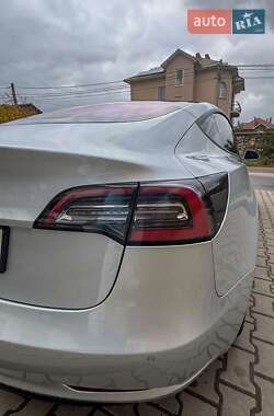 Седан Tesla Model 3 2017 в 