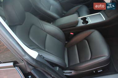 Седан Tesla Model 3 2023 в Днепре