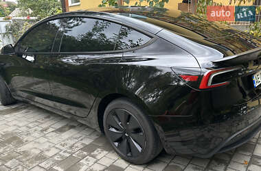 Седан Tesla Model 3 2024 в 