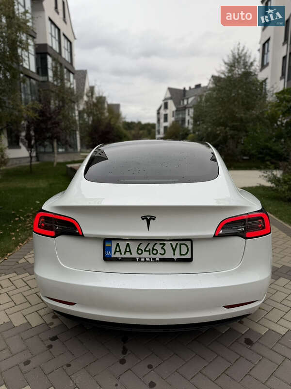 Седан Tesla Model 3 2023 в Києві