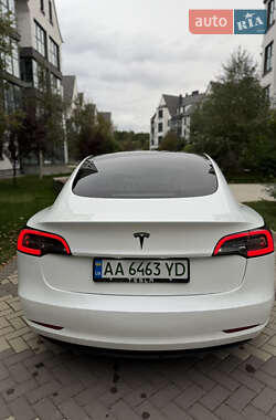 Седан Tesla Model 3 2023 в 