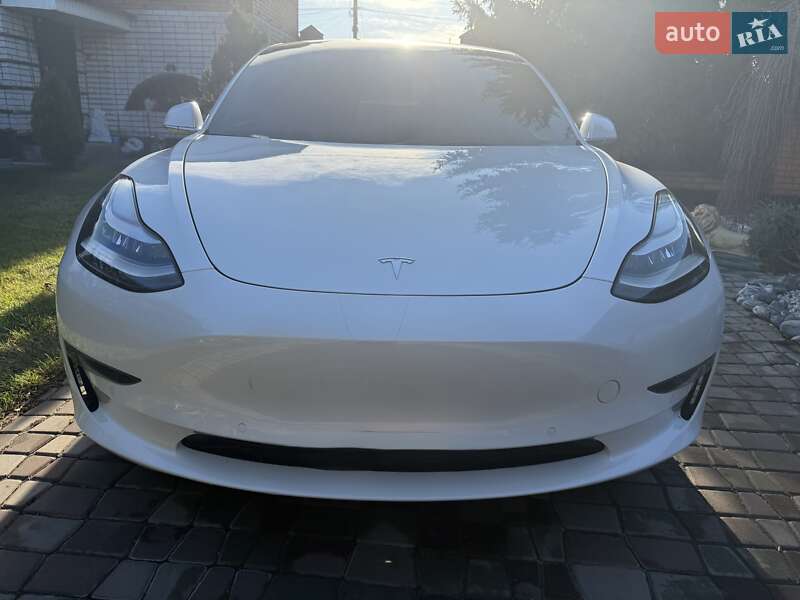 Седан Tesla Model 3 2019 в 