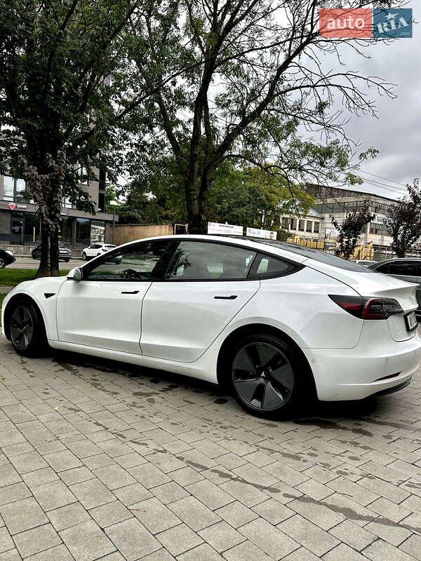 Седан Tesla Model 3 2021 в Ужгороде