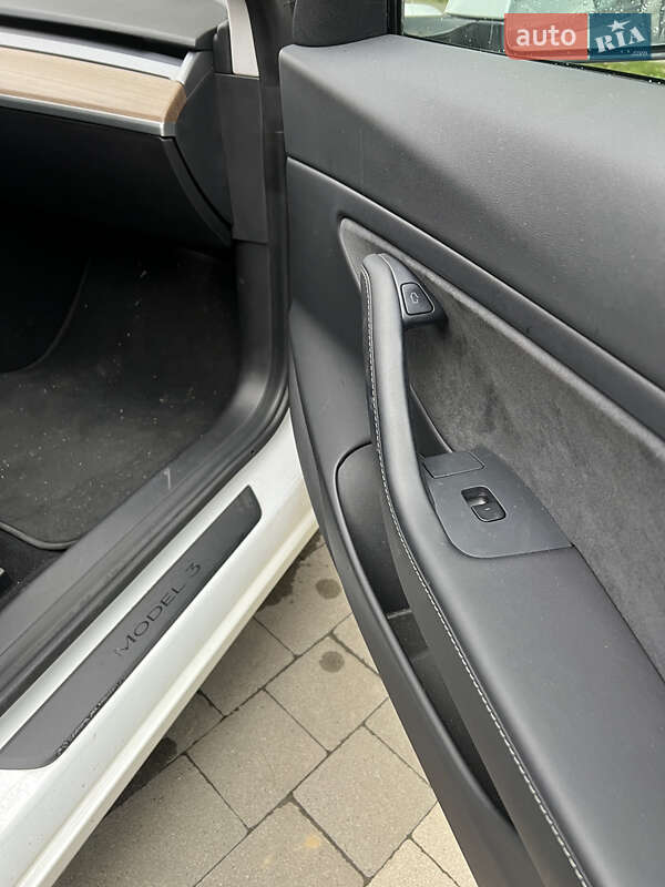 Седан Tesla Model 3 2021 в Ужгороде