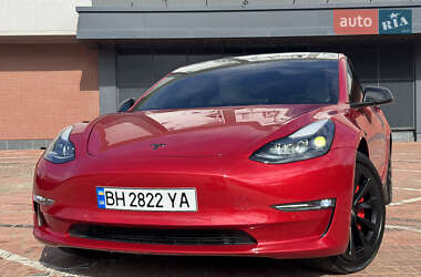 Седан Tesla Model 3 2022 в 
