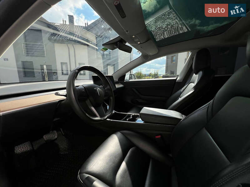 Седан Tesla Model 3 2019 в Шегинях