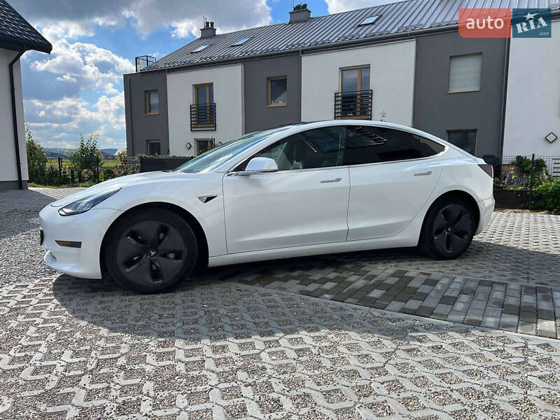 Седан Tesla Model 3 2019 в Шегинях