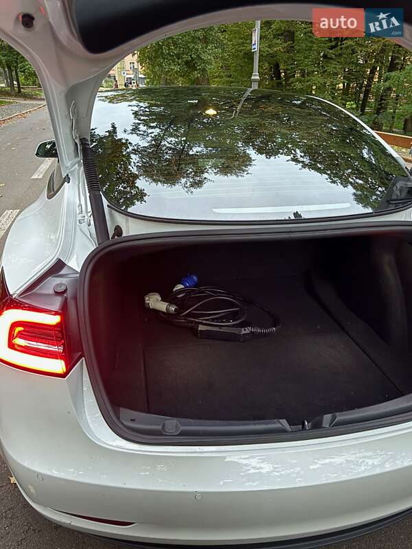 Седан Tesla Model 3 2021 в Києві