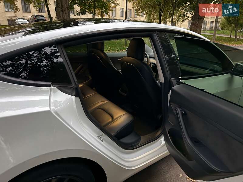 Седан Tesla Model 3 2021 в Києві