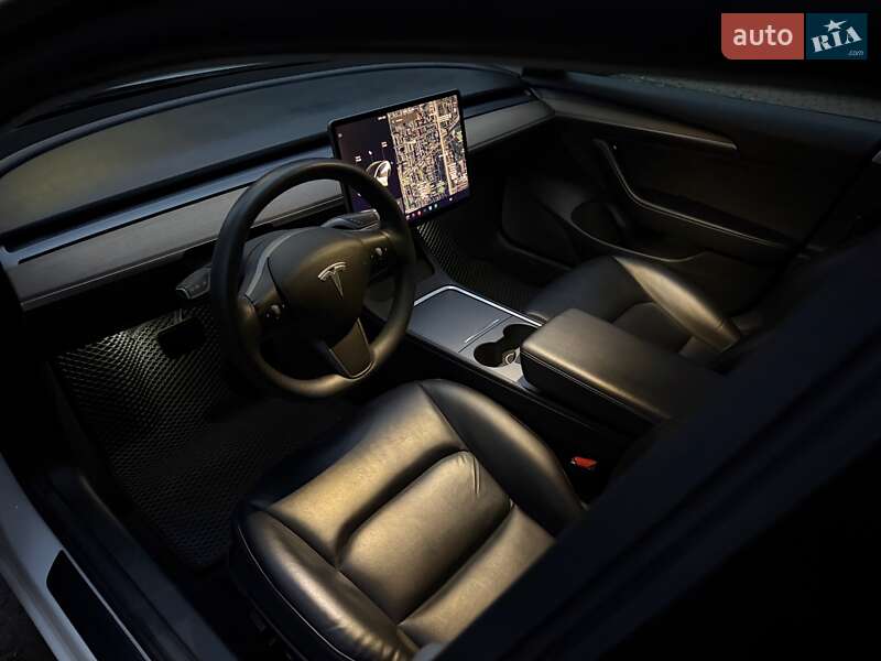 Седан Tesla Model 3 2021 в Києві