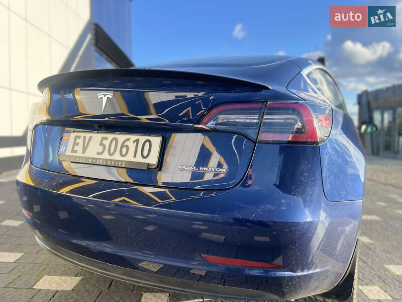 Седан Tesla Model 3 2019 в Тернополе