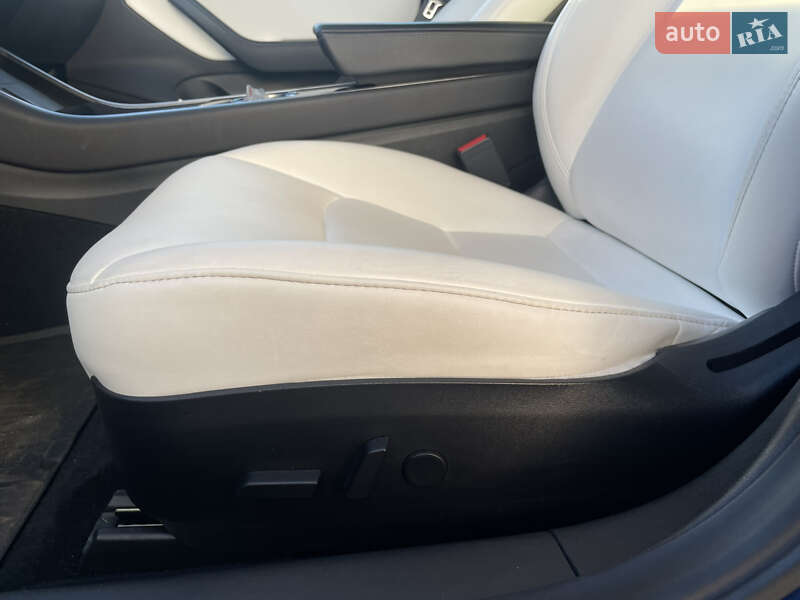 Седан Tesla Model 3 2019 в Тернополе