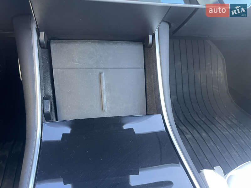 Седан Tesla Model 3 2019 в Тернополе
