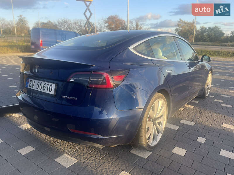 Седан Tesla Model 3 2019 в Тернополе
