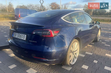 Седан Tesla Model 3 2019 в 