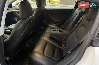 Седан Tesla Model 3 2021 в 