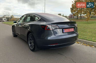 Седан Tesla Model 3 2018 в 