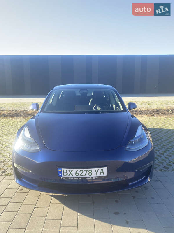 Седан Tesla Model 3 2023 в Хмельницком