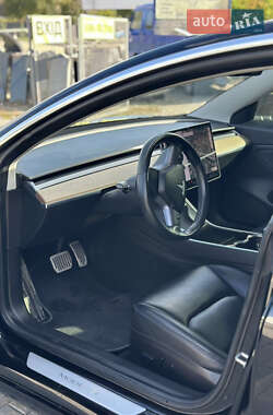 Седан Tesla Model 3 2019 в 