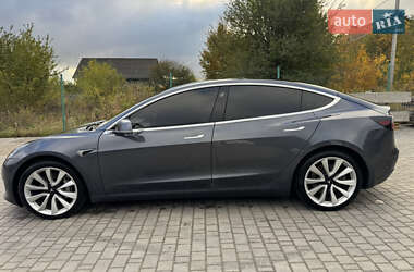 Седан Tesla Model 3 2019 в Копычинце