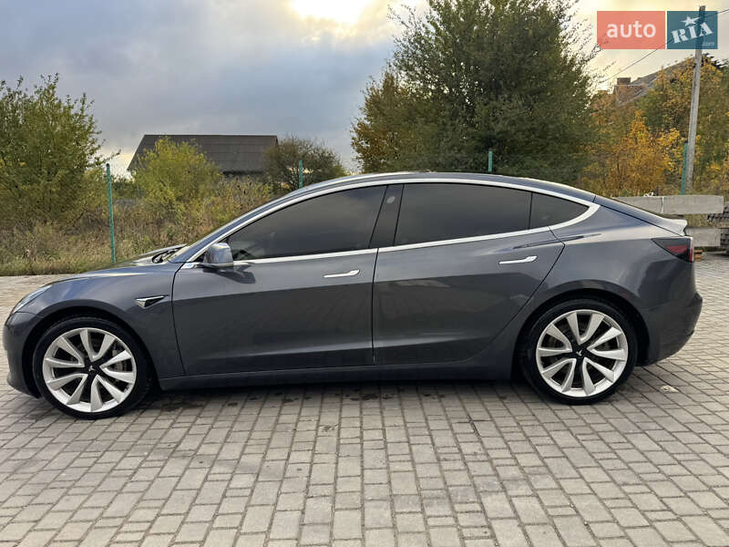 Седан Tesla Model 3 2019 в Копичинці