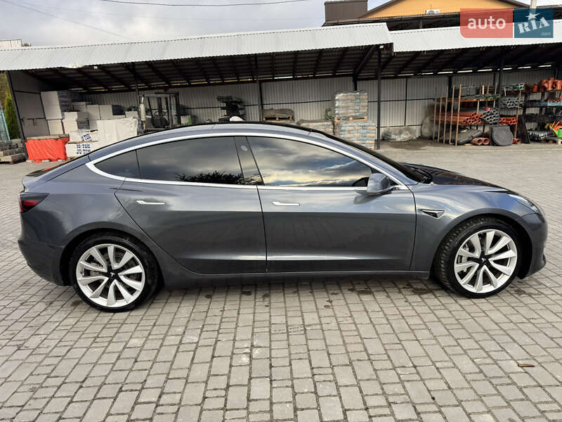 Седан Tesla Model 3 2019 в Копичинці