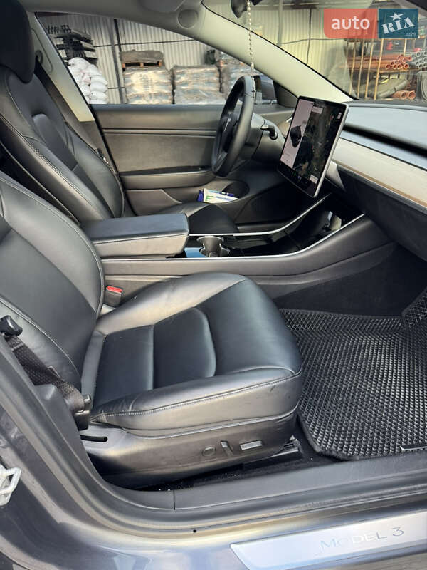 Седан Tesla Model 3 2019 в Копичинці