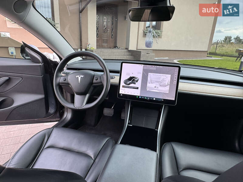 Седан Tesla Model 3 2020 в Львове