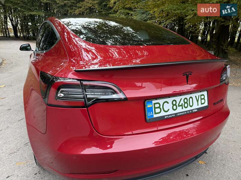 Седан Tesla Model 3 2019 в Львові