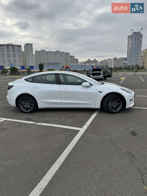 Седан Tesla Model 3 2020 в Києві