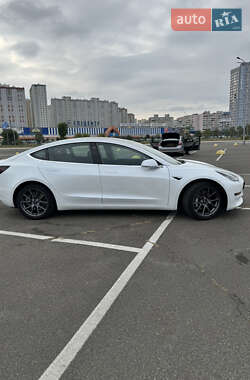 Седан Tesla Model 3 2020 в 