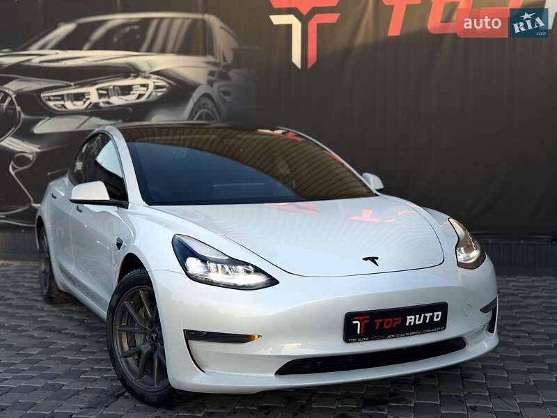 Седан Tesla Model 3 2023 в Львове
