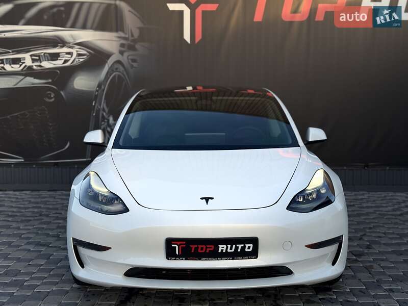 Седан Tesla Model 3 2023 в Львове