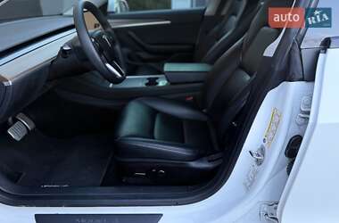 Седан Tesla Model 3 2023 в 