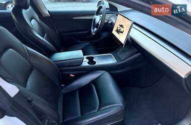 Седан Tesla Model 3 2023 в 