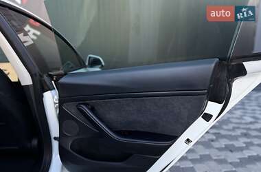 Седан Tesla Model 3 2023 в 