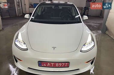 Седан Tesla Model 3 2023 в 
