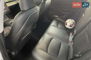 Седан Tesla Model 3 2023 в 