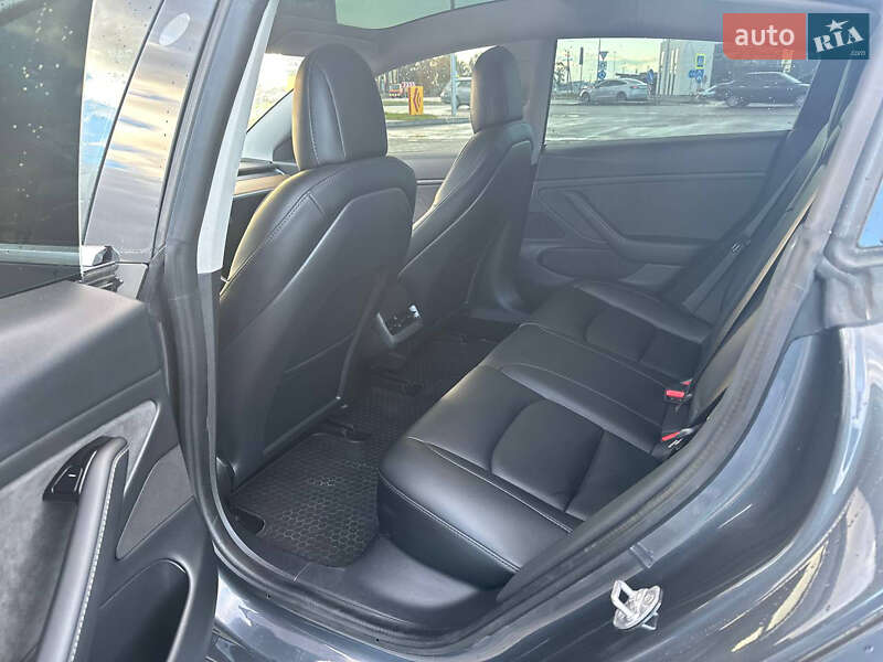 Седан Tesla Model 3 2020 в Луцьку