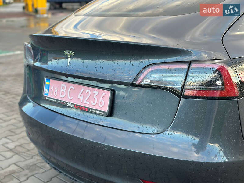 Седан Tesla Model 3 2020 в Луцьку