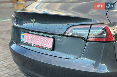 Седан Tesla Model 3 2020 в 