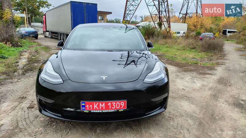 Седан Tesla Model 3 2019 в Киеве