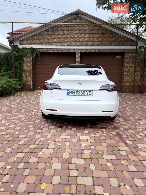Седан Tesla Model 3 2021 в Одесі