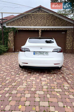 Седан Tesla Model 3 2021 в 