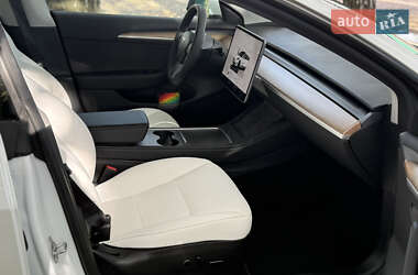 Седан Tesla Model 3 2022 в 