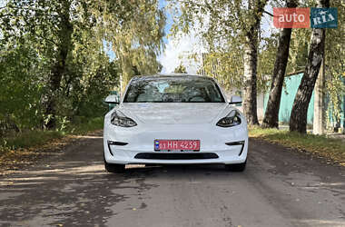 Седан Tesla Model 3 2022 в 