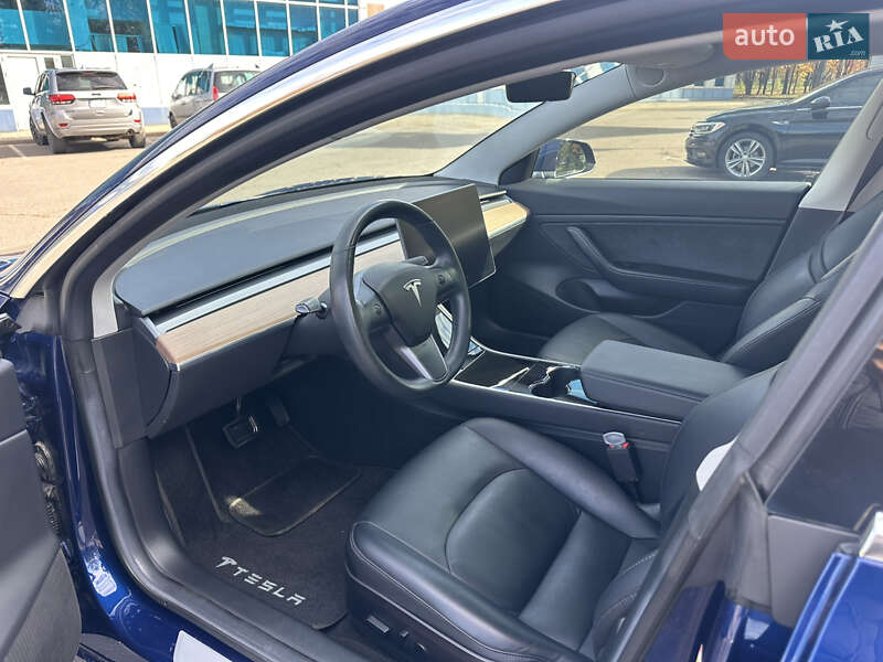 Седан Tesla Model 3 2018 в Кривом Роге