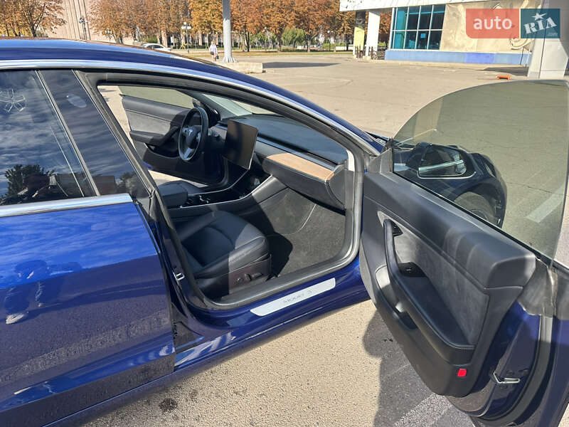Седан Tesla Model 3 2018 в Кривом Роге