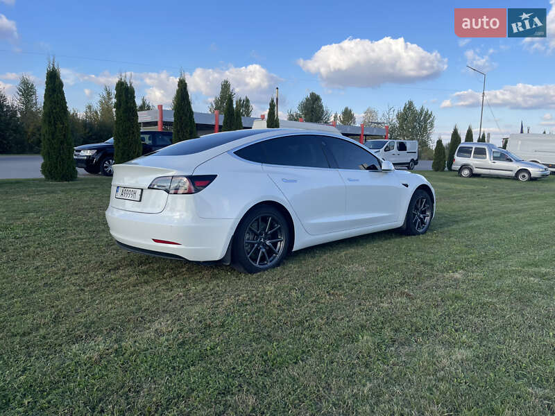 Седан Tesla Model 3 2020 в Нововолынске